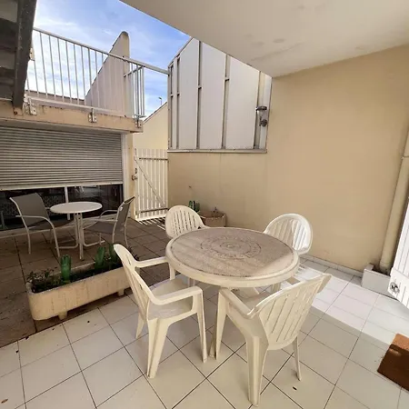 T2 Avec Terrasse Et Parking, A 50m De La - Fr-1-702-70 * Agde