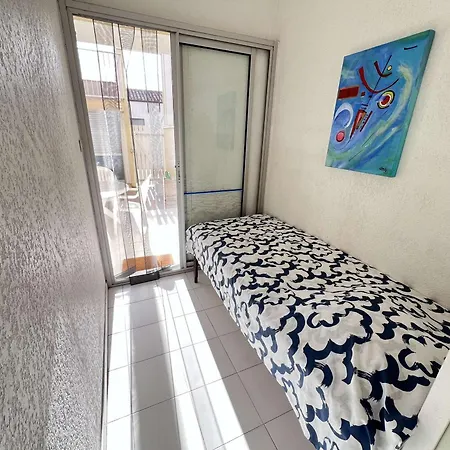 T2 Avec Terrasse Et Parking, A 50m De La - Fr-1-702-70 Apartment *