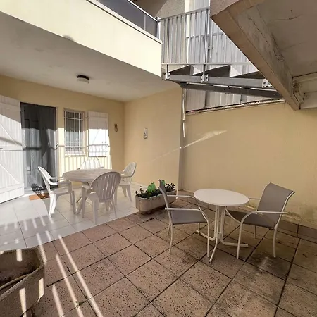 Apartment T2 Avec Terrasse Et Parking, A 50m De La - Fr-1-702-70